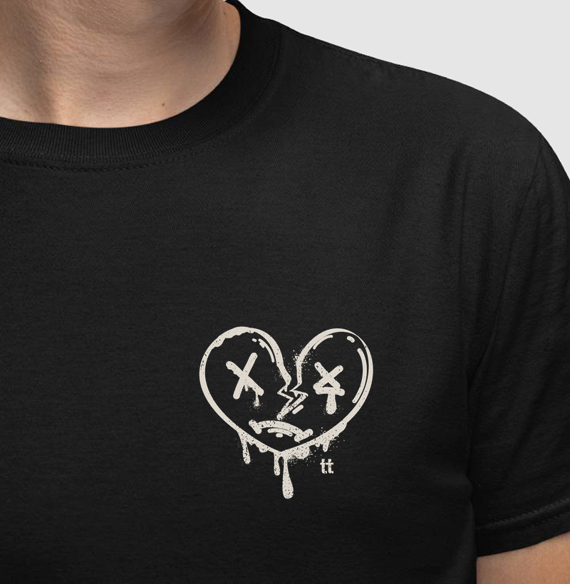 Camiseta Broken Heart | Minimalista Ruído Mudo