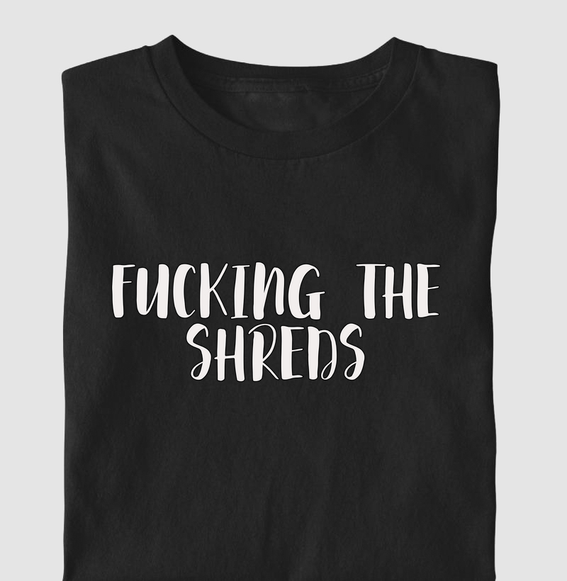 CAMISETA FUCKING THE SHREDS