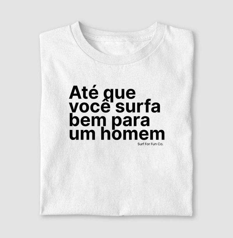 Até que você surfa bem para um homem