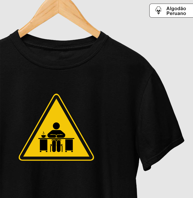 Atenção - Pessoa tomando café