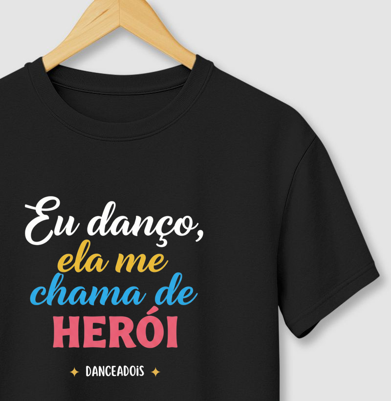 Eu danço, ela me chama de herói