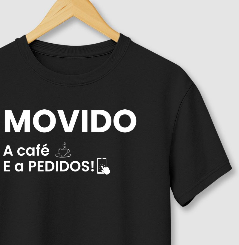 Camiseta Movido a café e a pedido