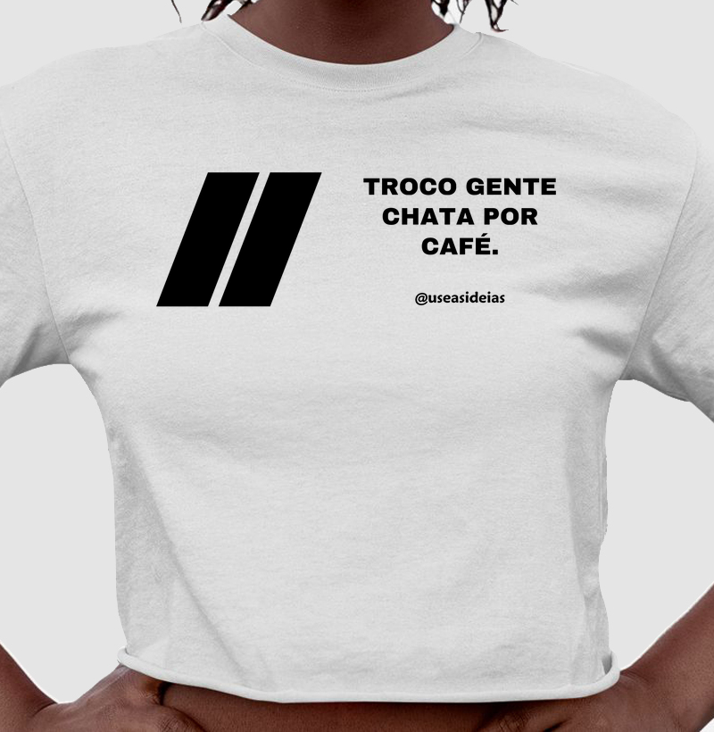 Camiseta Cropped" Troco gente chata por café"