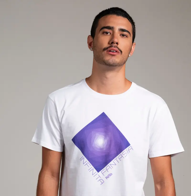 T-SHIRT "INFINITA FANTASIA" / ROXO ESTAMPA GRANDE