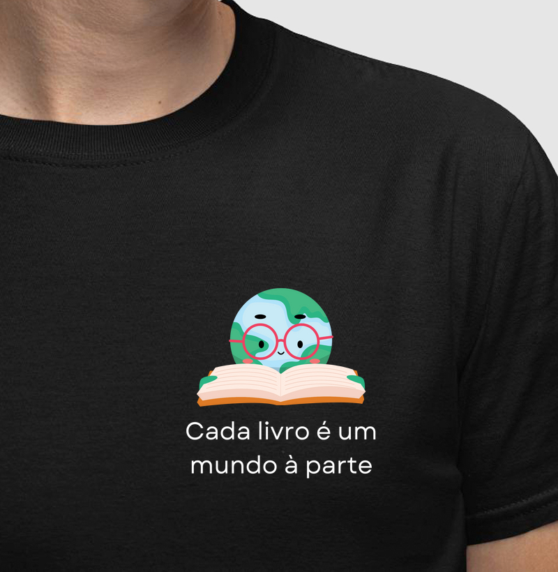 Camiseta | Cada livro é um mundo à parte