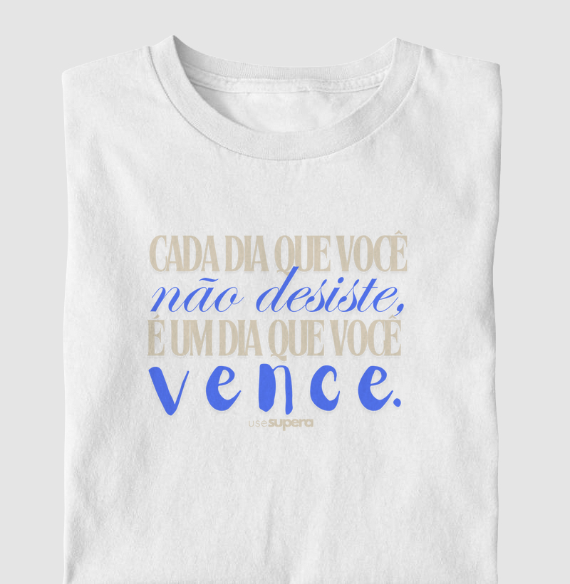 Camiseta "Cada dia que você não desiste, é um dia que você vence"