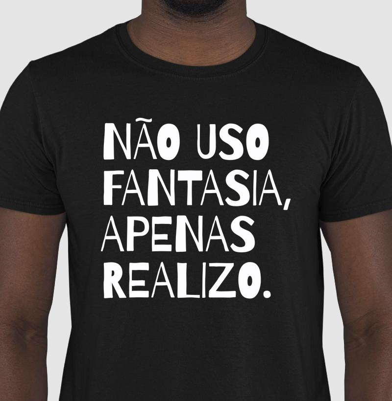 Camiseta Não uso fantasia,apenas realizo.