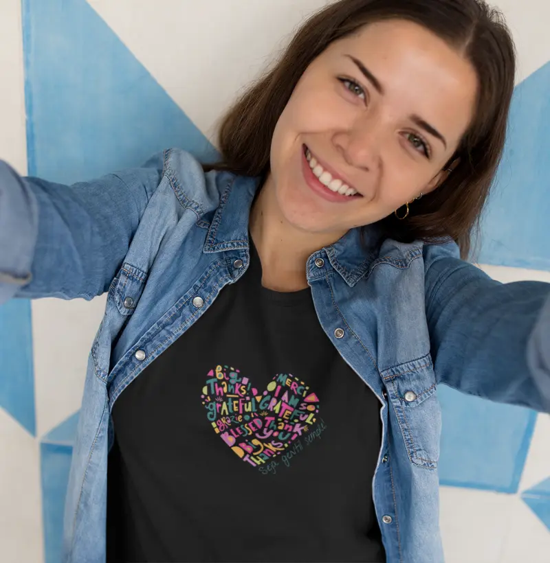Camiseta Personalizada Gratidão | Seja Gentil Sempre | Coração de Palavras | Mensagem Positiva