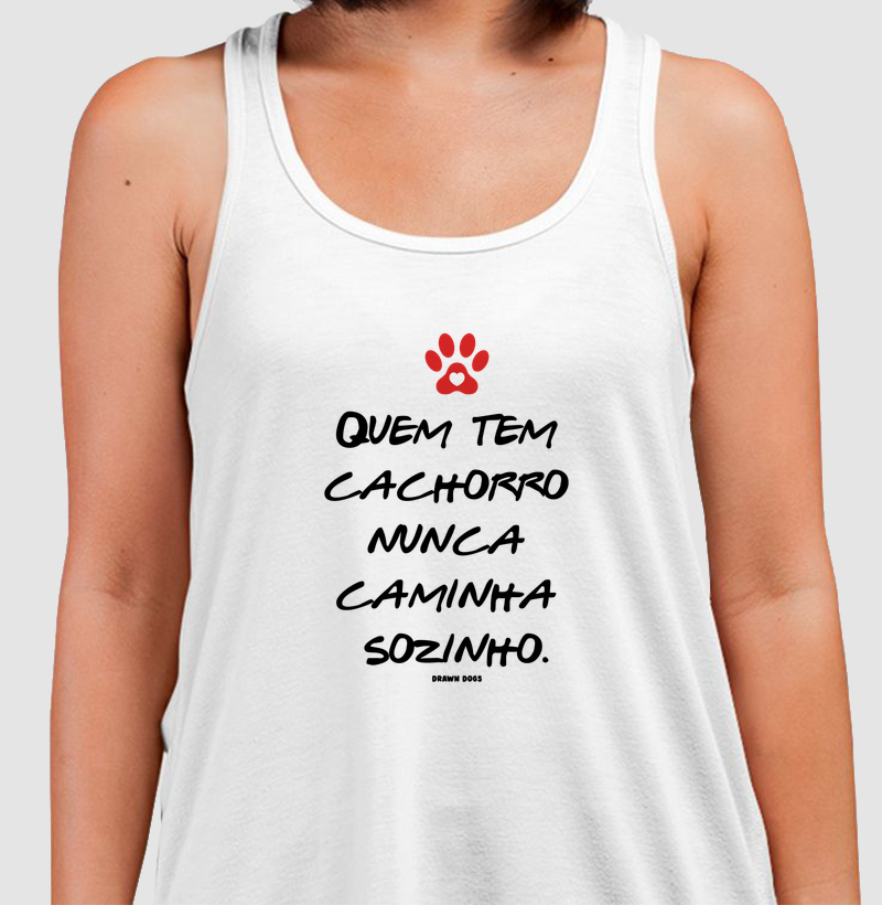 Quem tem cachorro nunca caminha sozinho