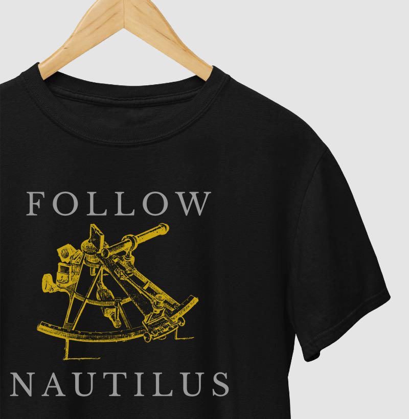 Camiseta FOLLOW NAUTILUS - JÚLIO VERNE