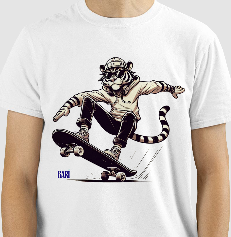 Camiseta com Estampa de Tigre Andando de Skate