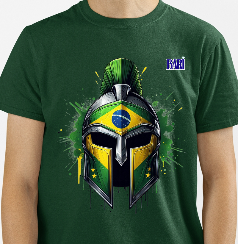 Camiseta com Estampa de Capacete Espartano nas Cores da Bandeira do Brasil