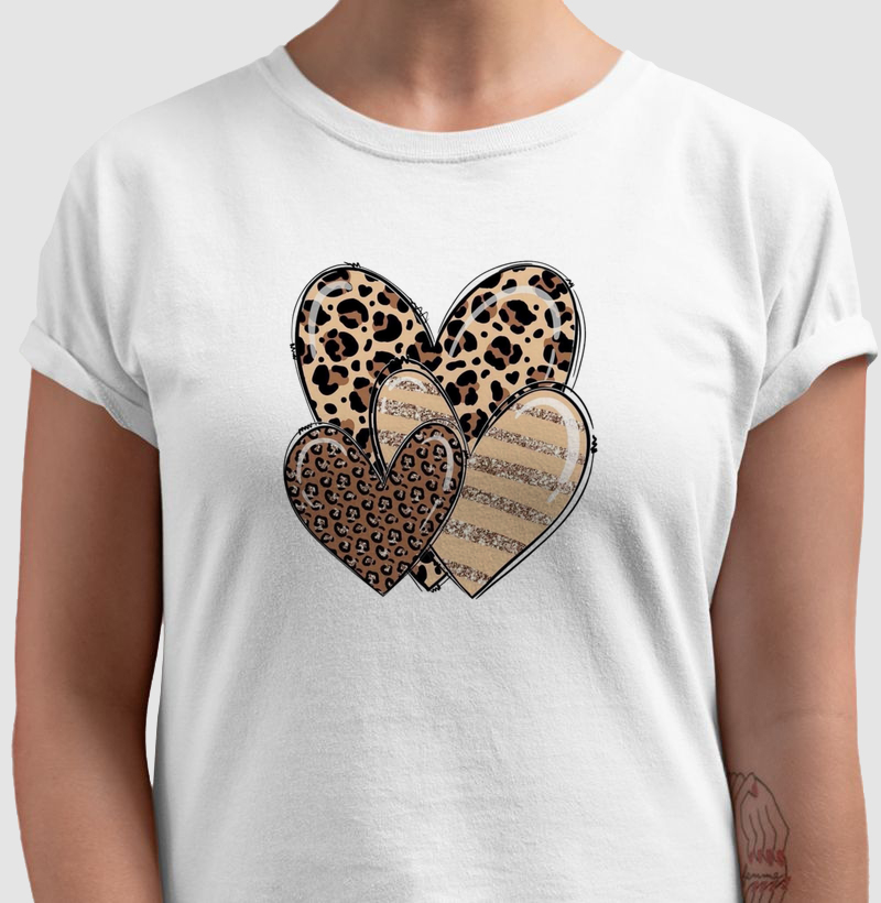 Camiseta Corações oncinha