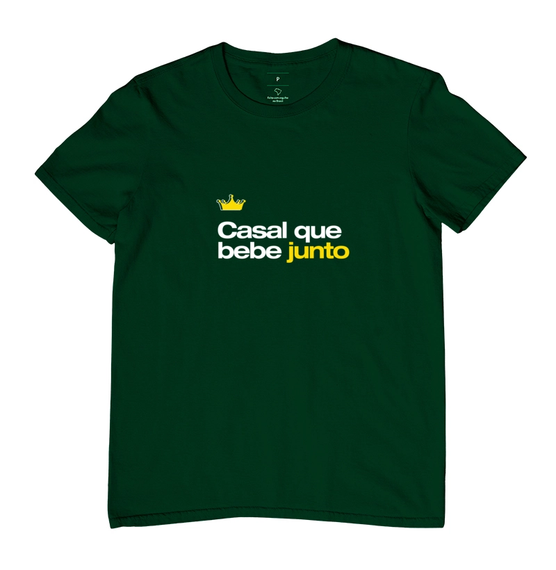 Casal que bebe junto