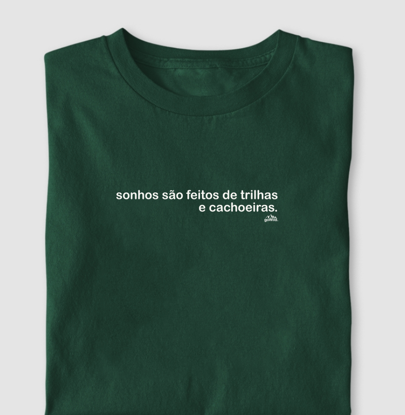 Camiseta "sonhos são feitos de trilhas e cachoeiras."