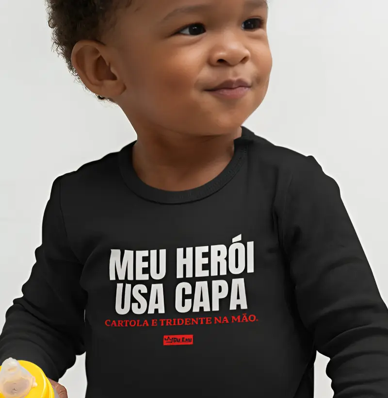 MEU HEROI USA CAPA, CARTOLA E TRIDENTE NA MAO