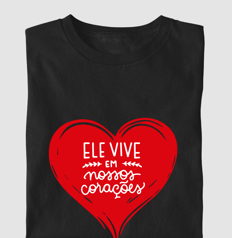 Camiseta Ele vive em nossos corações