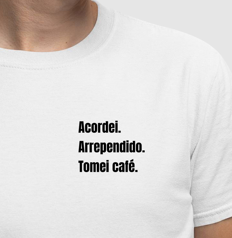Acordei. Arrependido. Tomei café