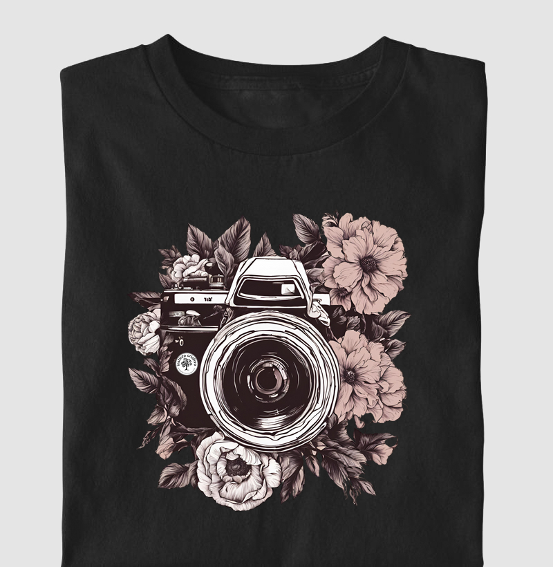 Camisetas / Imagens Criativas / Câmera e Rosas