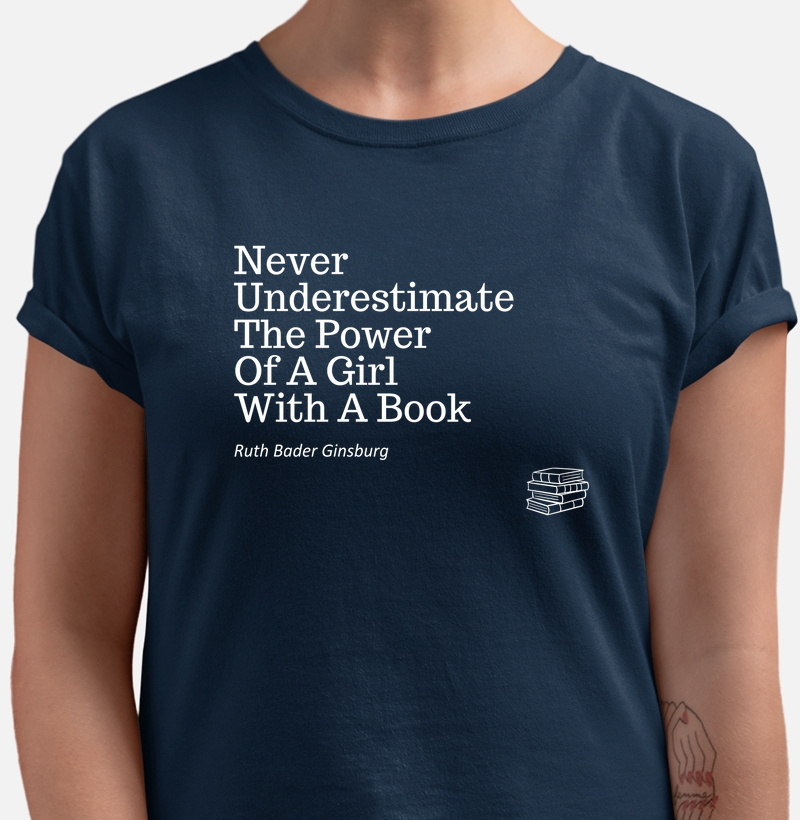 Camiseta The power of a girl with a book