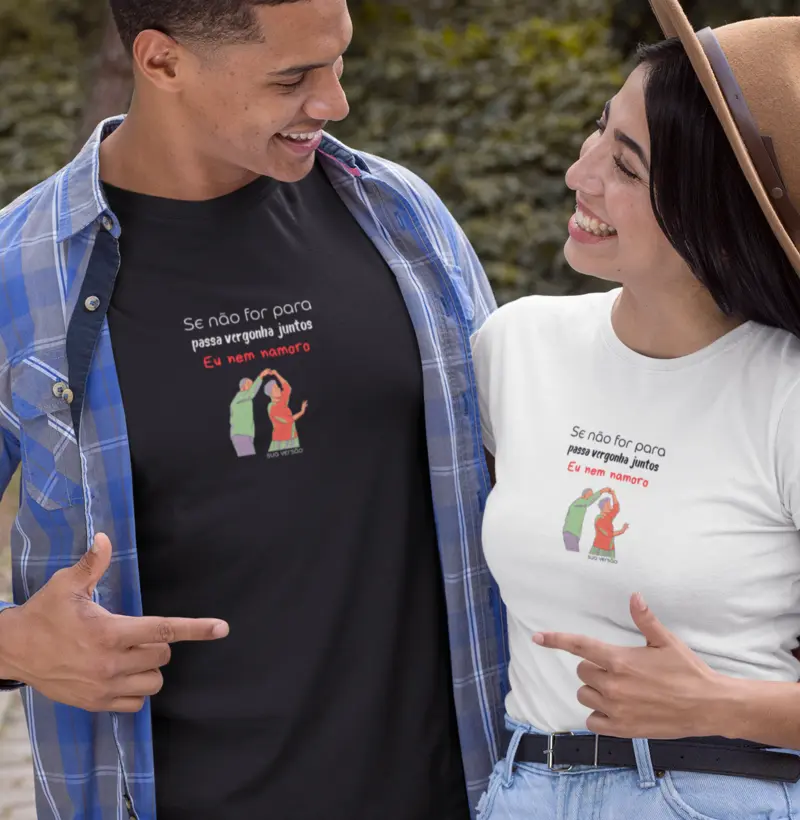 Camiseta para o casal que passa por cada presepada | Se não for para passar vergonha juntos eu nem namoro