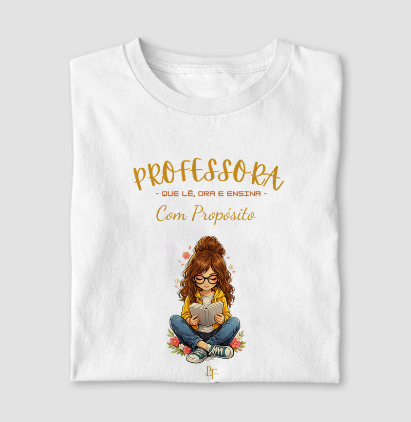 Professora que lê, ora e ensina com propósito