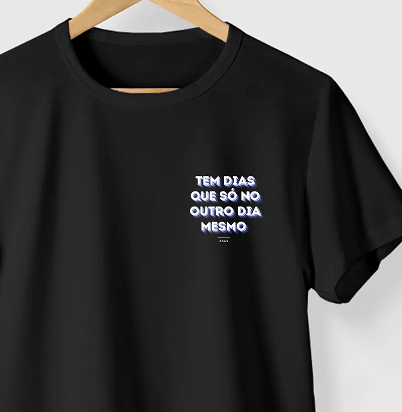 Camiseta TEM DIAS - PRETA - (100% ALGODÃO)