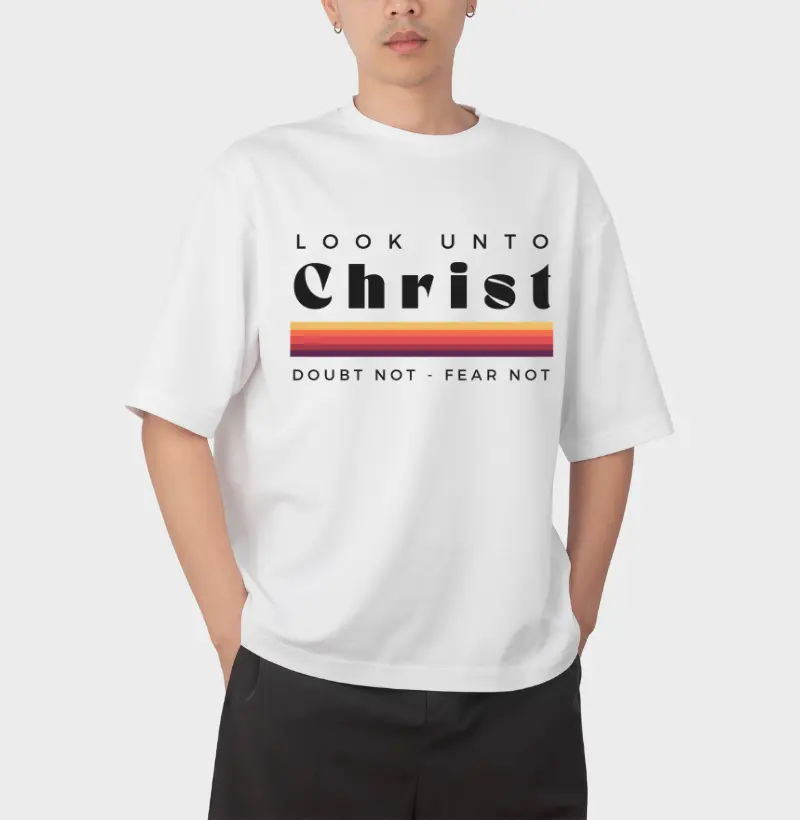 CAMISETA OVERSIZED -TEMA DOS JOVENS 2025-LOOK UNTO CHRIST- DOUBT NOT FEAR NOT / BUSQUE A CRISTO, NÃO DUVIDEIS, NÃO TEMAIS 