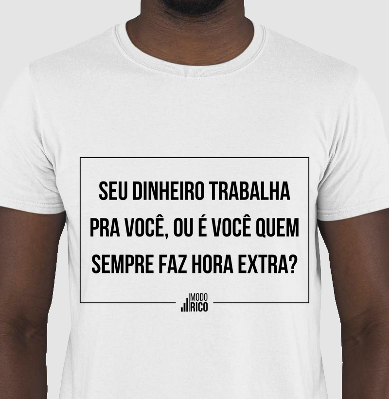 Camiseta estampada com frase de finanças