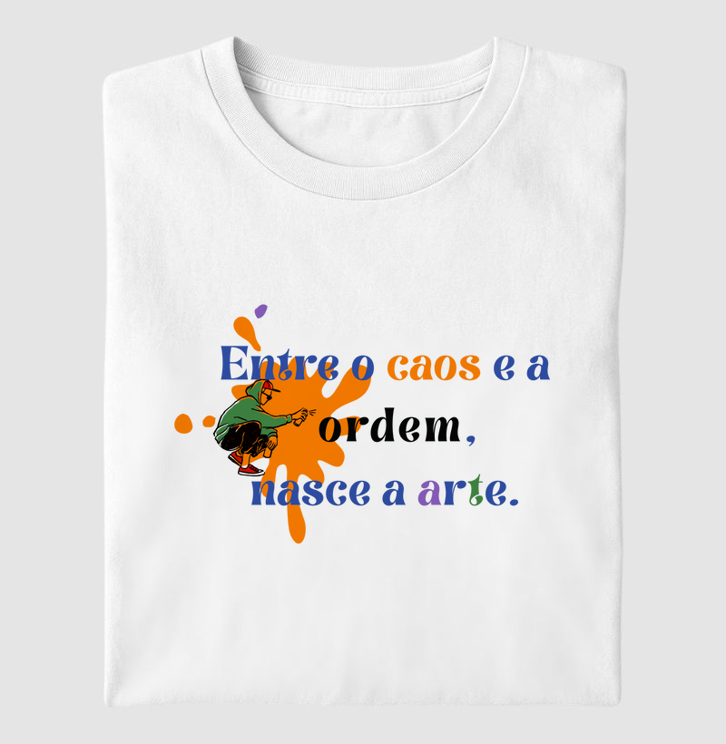 Entre o Caos a Ordem e Arte | Tee Original