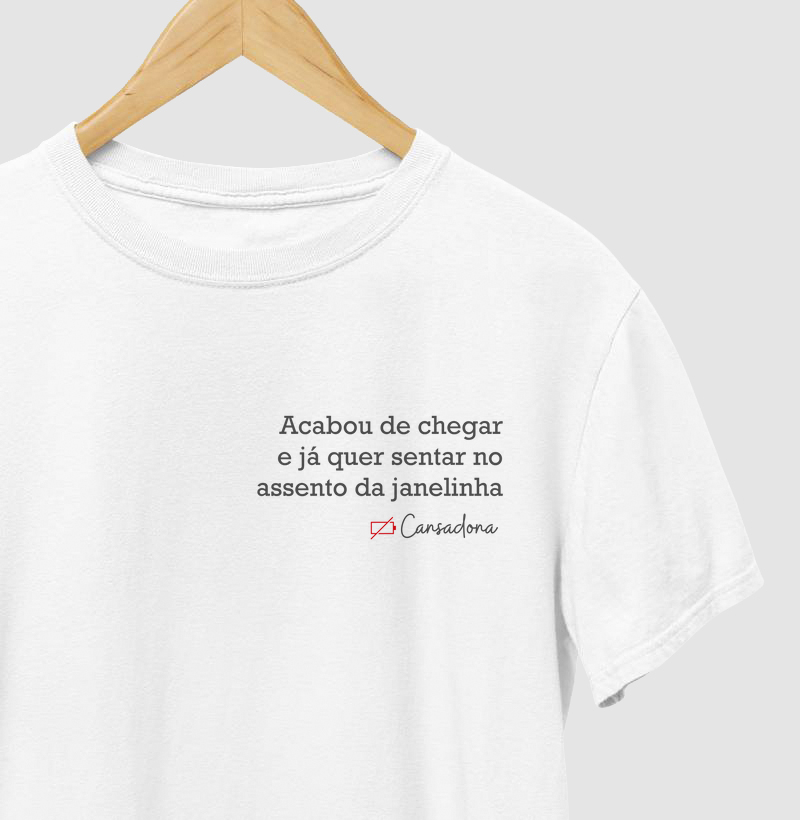 Sentar no assento da janelinha