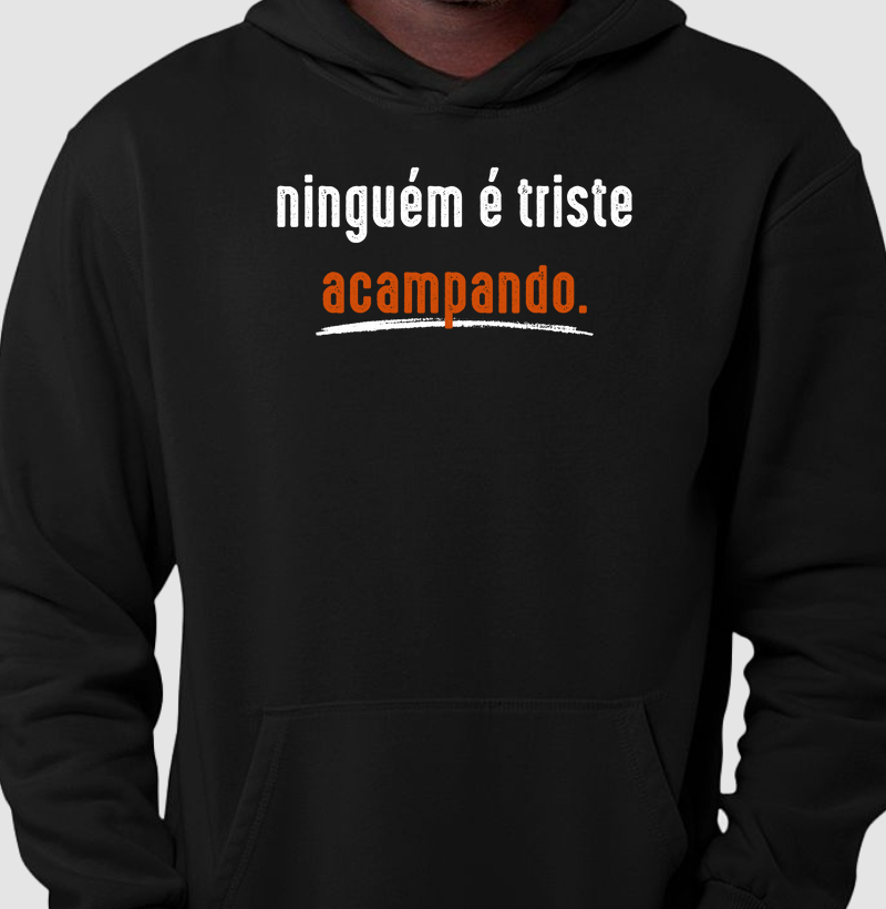 Ninguem é triste acampando