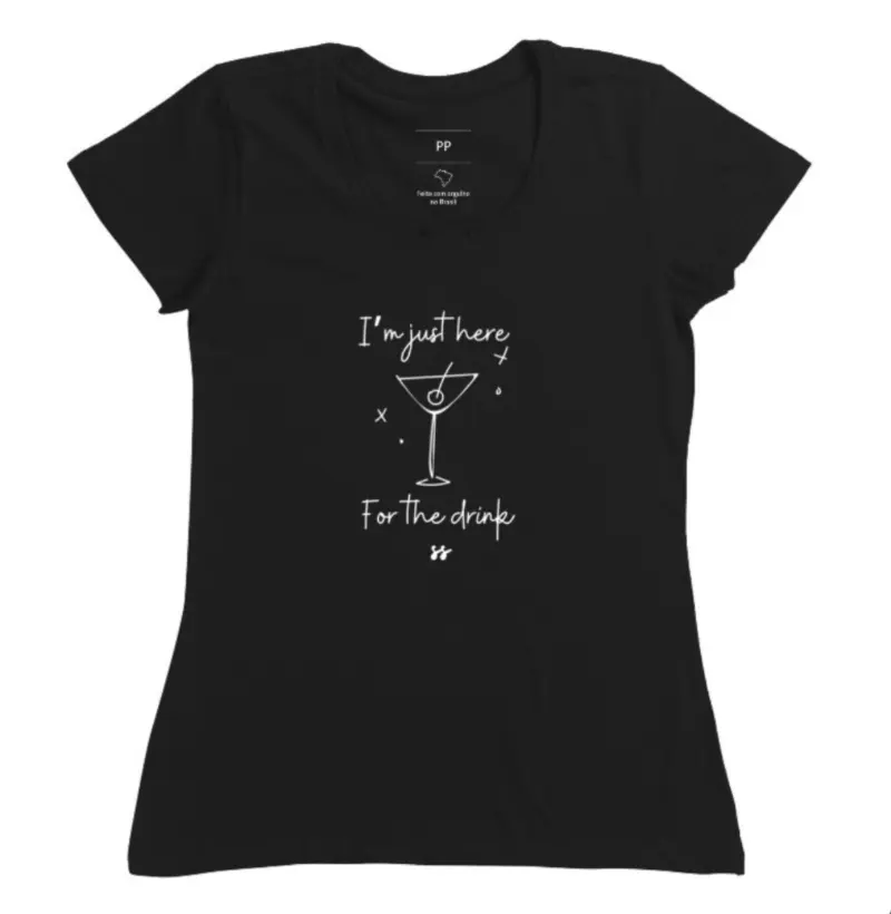 Camiseta T-shirt - “I’m just here for the drink”