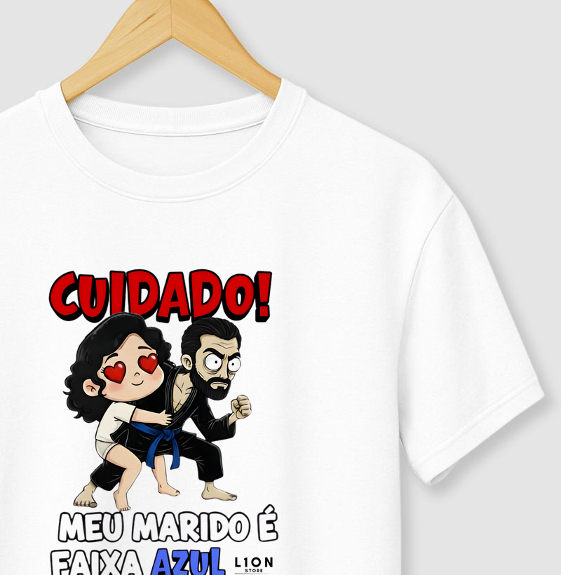 Camiseta Casal BJJ: Cuidado, Meu Marido é Faixa Azul!