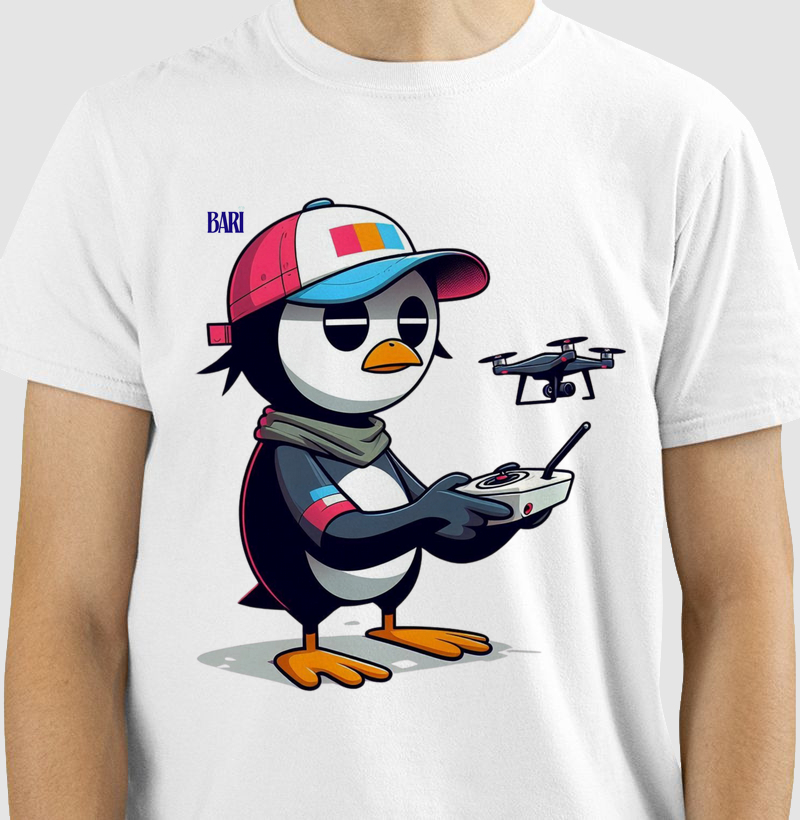 Camiseta Estampa Pinguim Controlando Drone