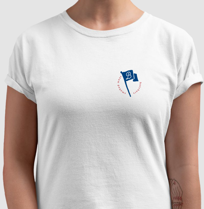         Camiseta básica com logo da bandeira Butchers.  
