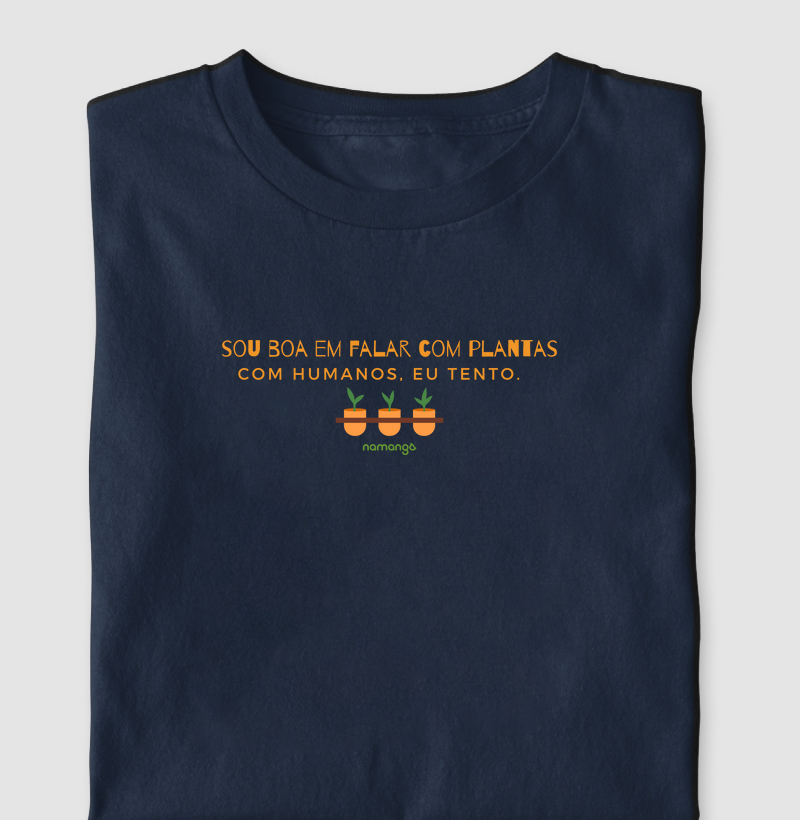 Camiseta Sou Boa em Falar com Plantas – Estampa Divertida para Mães de Planta - Na Manga